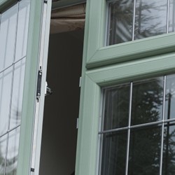 Sculptured Sash Windows from Realistic Home Improvements